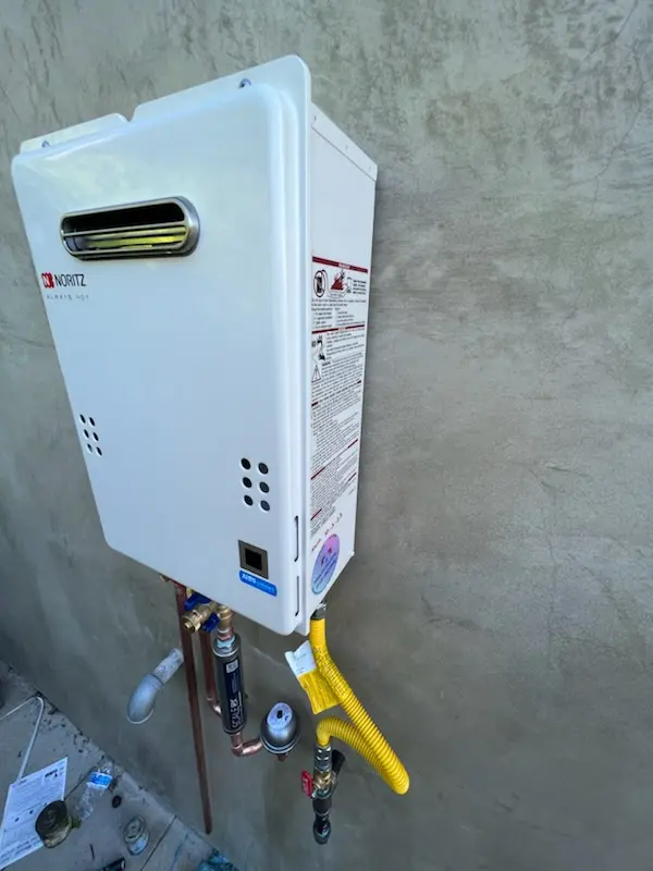 Tankless water heater installation for Alamo Placita homes